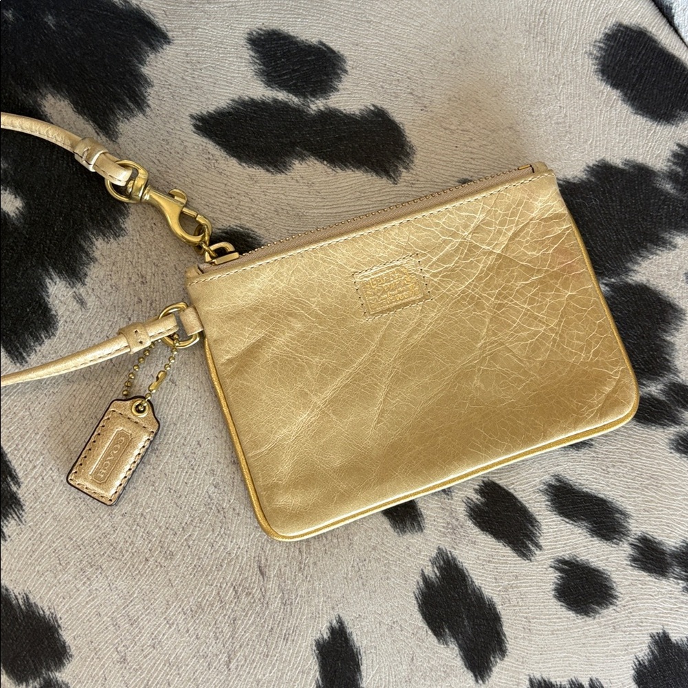 ❤️Coach Brand Poppy Metallic Gold Wristlet- See pics of the dreamy inside❤️